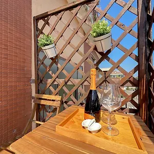 https://giulia-apartment.italymilanhotels.net